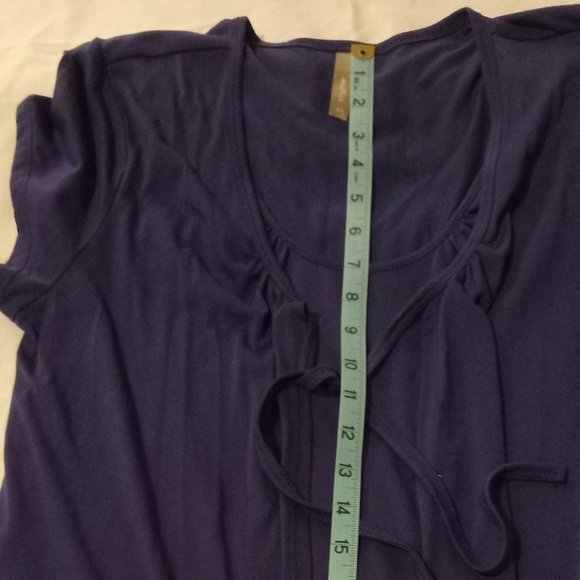 Thyme Women's Top with Very Short Sleeves - Picture 5 of 10